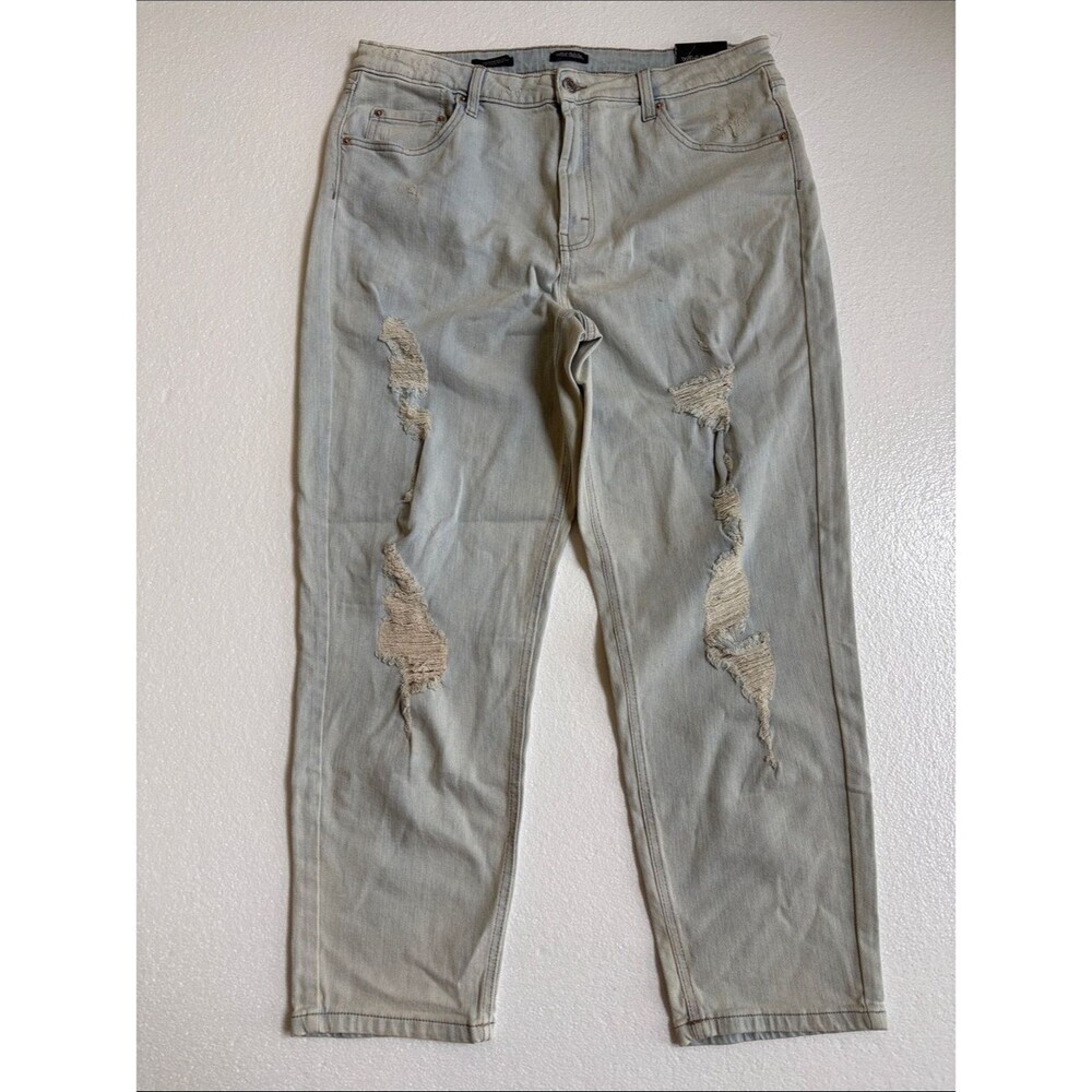 NWT Plus Ladies wild fable Light Wash High-Rise Distressed Mom Jeans Size 16/33W